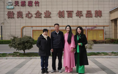 只因愛的深，大豆變黃金——幸福教練李文香、醫(yī)美集團(tuán)董事長(zhǎng)朱鳳蘭一行參訪豆黃金